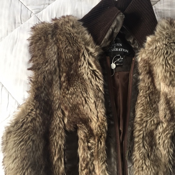 Faux Fur Aviator Style Vest! Zip-Up + Pockets - Picture 2 of 8